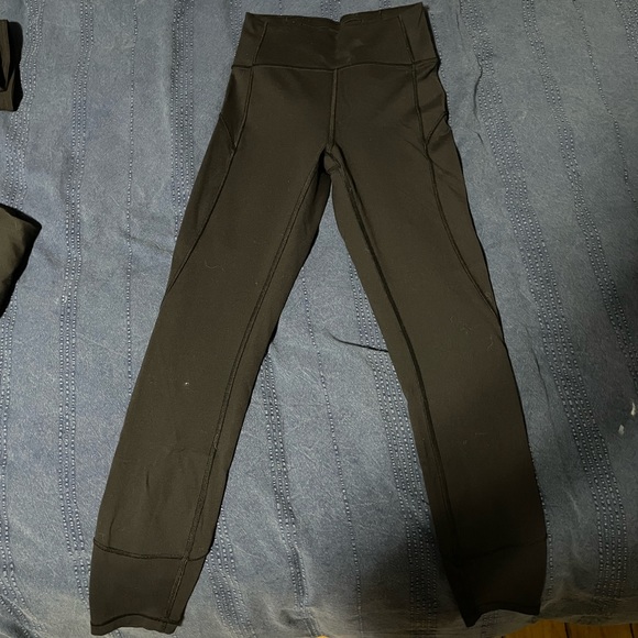 Lululemon In Movement 7/8 Tight *Everlux 25" - Picture 3 of 6